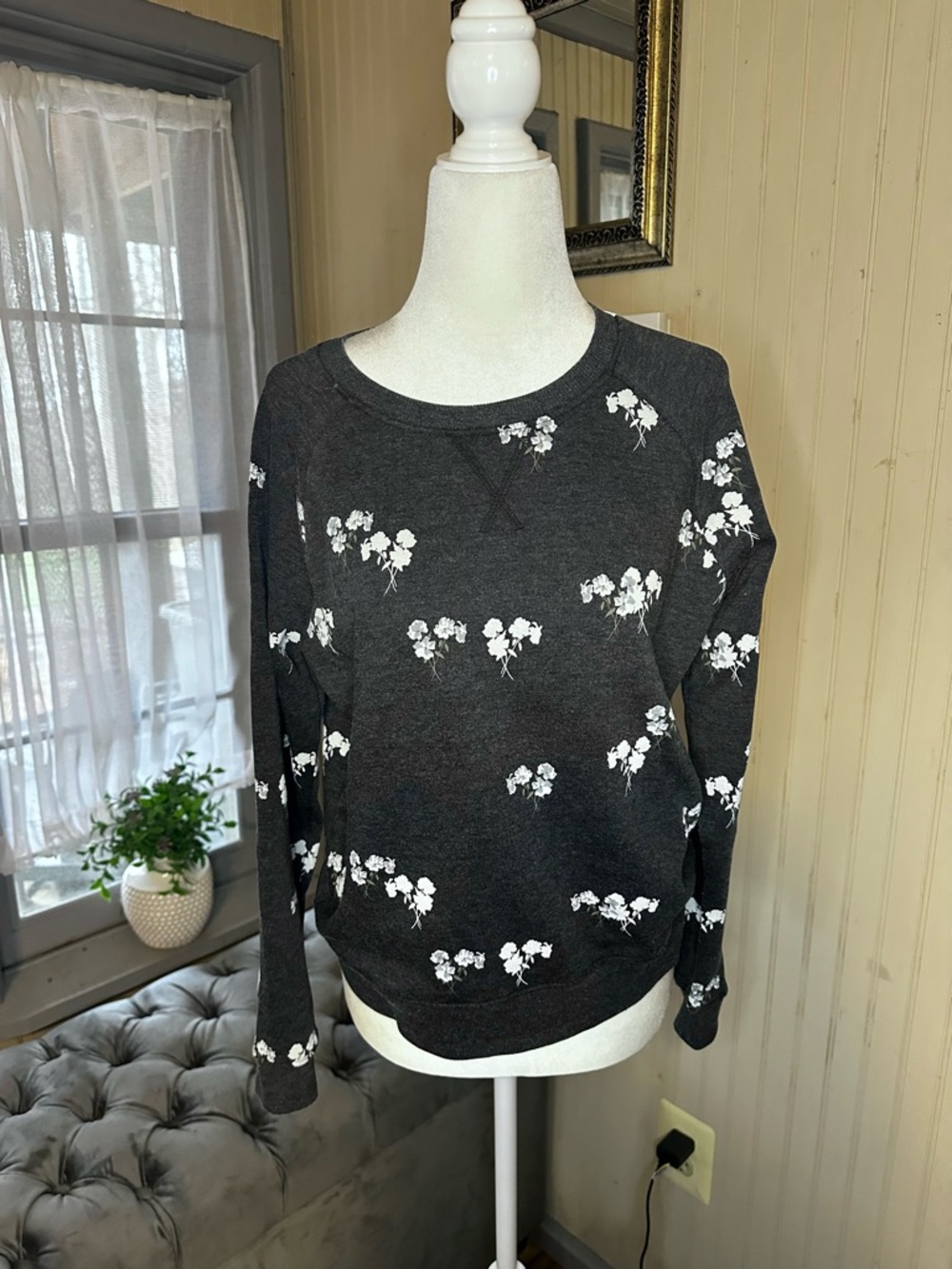 Lucky Brand Floral Sweatshirt Women’s Small Gray Pullover Crewneck Casual Top